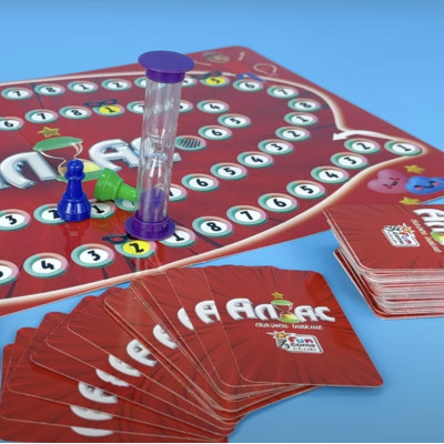 Настільна гра Аліас 4FUN Game Club пісочний годинник 300 карток ігрове поле фішки 10+